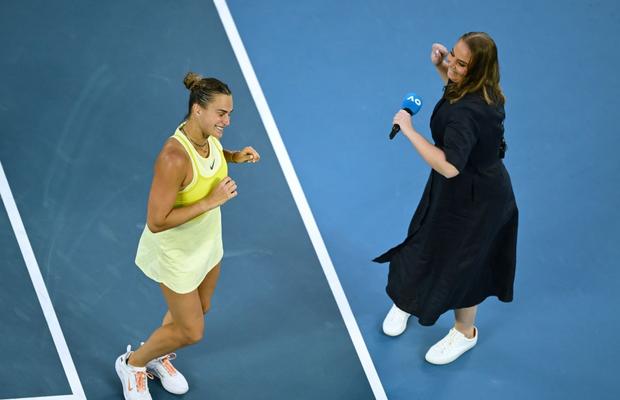 Campioana en titre de la Australian Open a pornit campania 2025 cu o victorie convingătoare și un dans în fața a 14.000 de spectatori