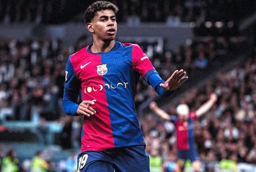 Lamine Yamal (17 ani), starul celor de la Barcelona, a înscris un gol superb în meciul cu Real Madrid, din finala Supercupei Spaniei, apoi sărbătorit în stilul lui Cristiano Ronaldo (39).