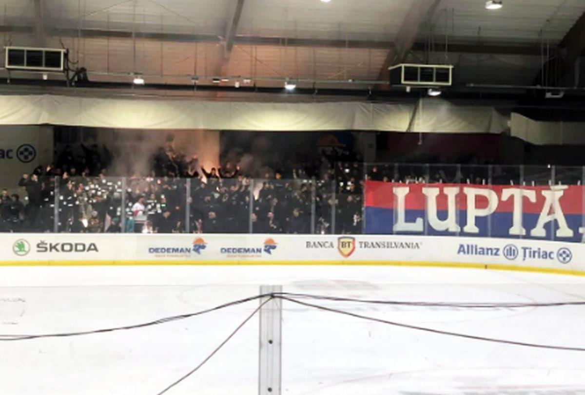 Echipa de hochei a Stelei, susținută frenetic de suporteri în „Allianz-Țiriac Arena” din Otopeni