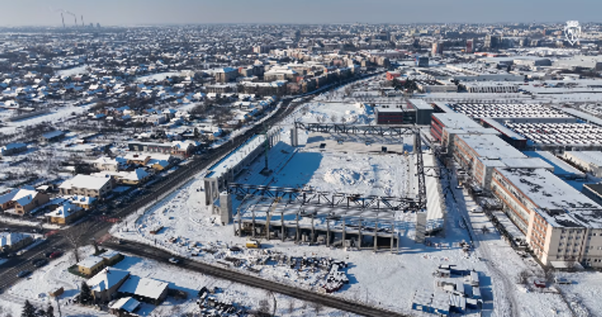 Răsare din zăpadă! Imagini spectaculoase cu stadionul mult așteptat în România