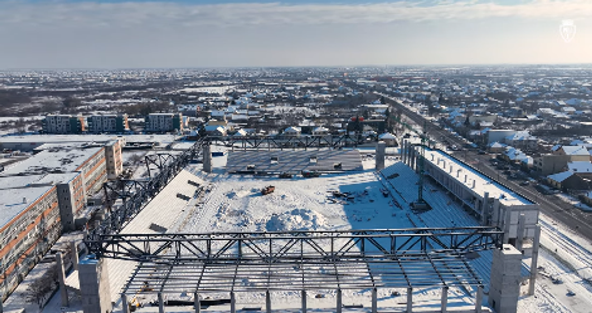 Răsare din zăpadă! Imagini spectaculoase cu stadionul mult așteptat în România