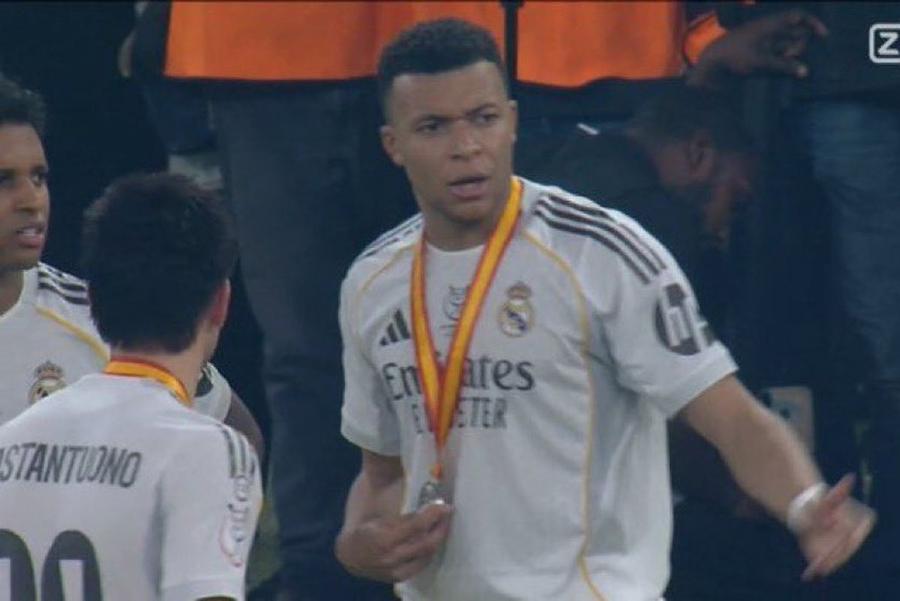 Gestul lui Mbappe a făcut înconjurul internetului / foto X Laporta știe de ce Mbappe a făcut gestul de la finalul El Clasico