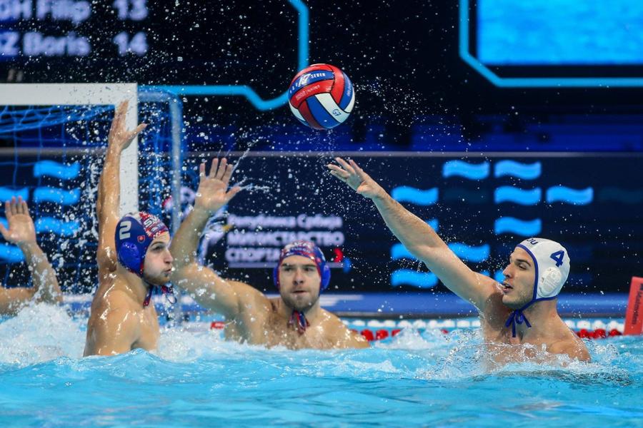 Tudor Fulea (dreapta) în acțiune contra Slovaciei la CE 2026 Foto: Imago Images Naționala masculină de polo a României, mare favorită în fața Turciei în al doilea meci la Campionatul European