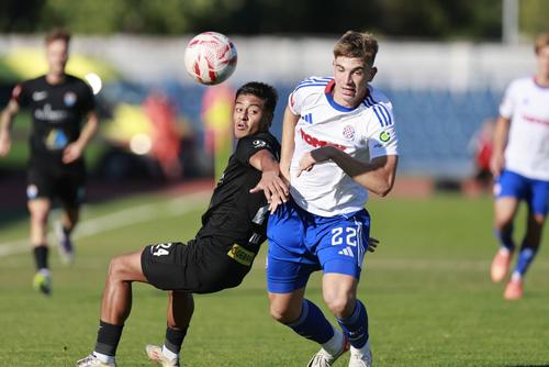 Branimir Mlacic (dreapta), care va împlini 19 ani peste două luni, provine din academia lui Hajduk Split / Foto: Imago