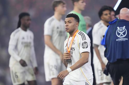 Kylian Mbappe la finalul meciului cu Barcelona / Imago Images