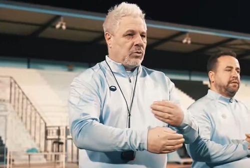 Marius Șumudică, antrenorul lui Al Akhdoud