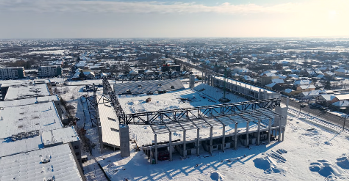 Răsare din zăpadă! Imagini spectaculoase cu stadionul mult așteptat în România