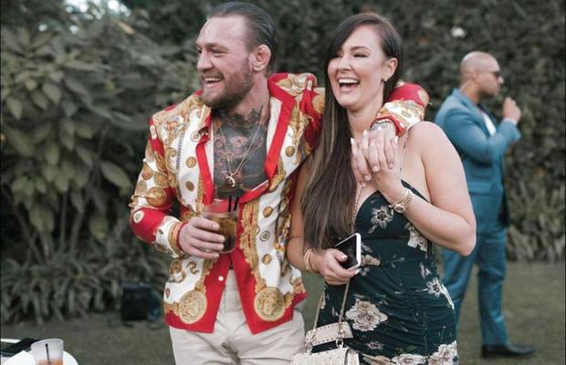 VIDEO Conor McGregor și-a înșelat soția?! Filmat alături de o altă femeie în pat
