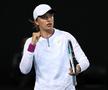 Iga Swiatek (17 WTA) a învins-o pe franțuzoaica Fiona Ferro (46 WTA), scor 6-4, 6-3, și o va înfrunta în optimile de finală de la Australian Open pe Simona Halep (2 WTA).