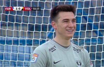 Mihai Popa a avut nervii mai tari! L-a intimidat pe Adi Petre, iar acesta a ratat un penalty în Farul - Voluntari