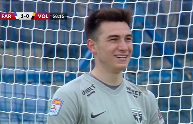 Mihai Popa a avut nervii mai tari! L-a intimidat pe Adi Petre, iar acesta a ratat un penalty în Farul - Voluntari