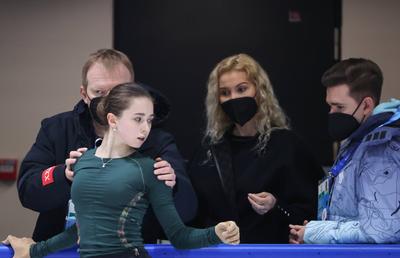 O fostă campioană olimpică îi acuză pe adulții din jurul Kamilei Valieva, patinatoarea depistată pozitiv la numai 15 ani: „Ei trebuie să plătească!”
