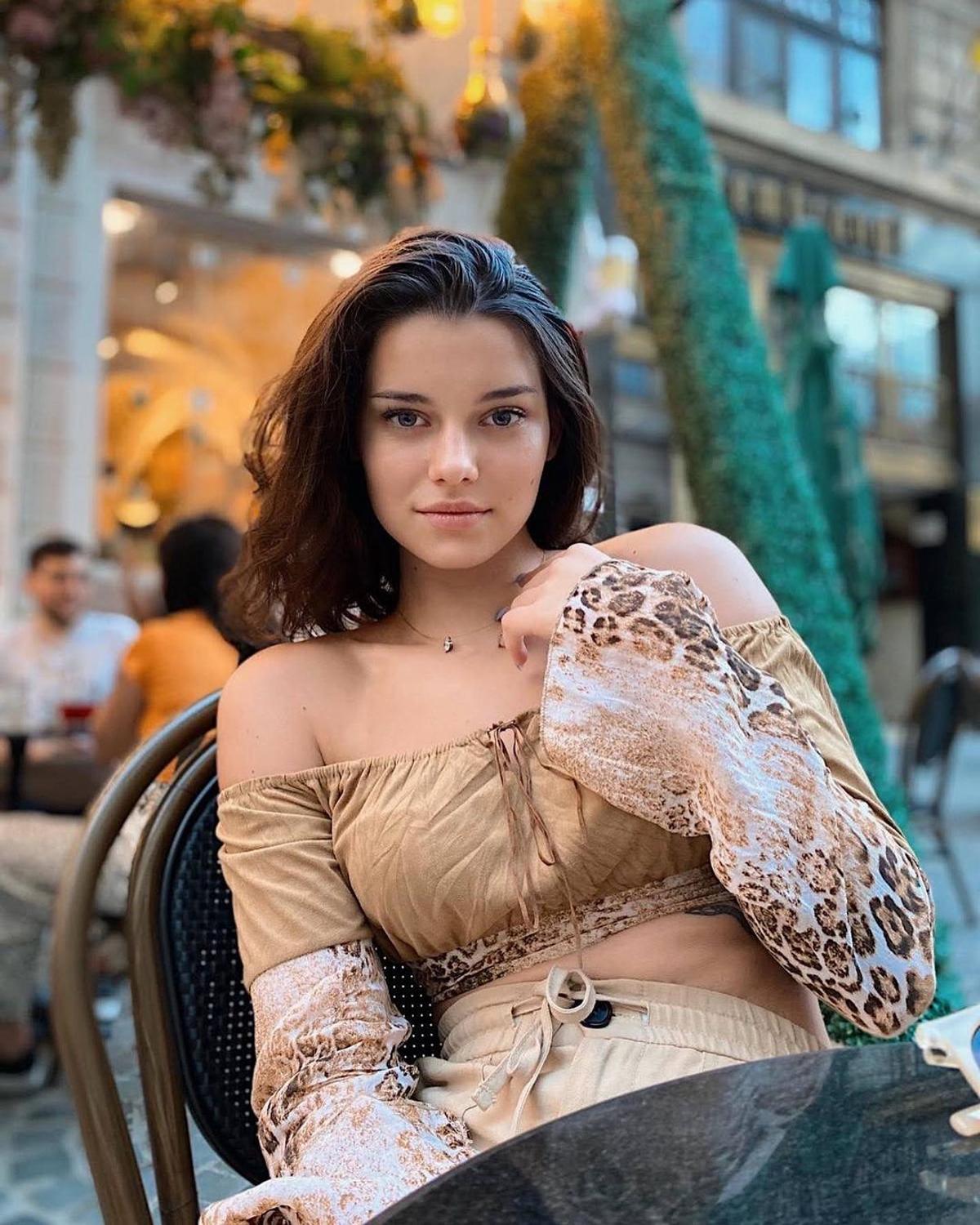  Chelsea Gandrabura