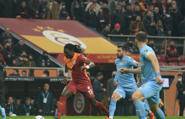 Revoltă la Galatasaray: „Dați-vă jos tricourile și jucați așa!” + Fanii au cerut demisia conducerii