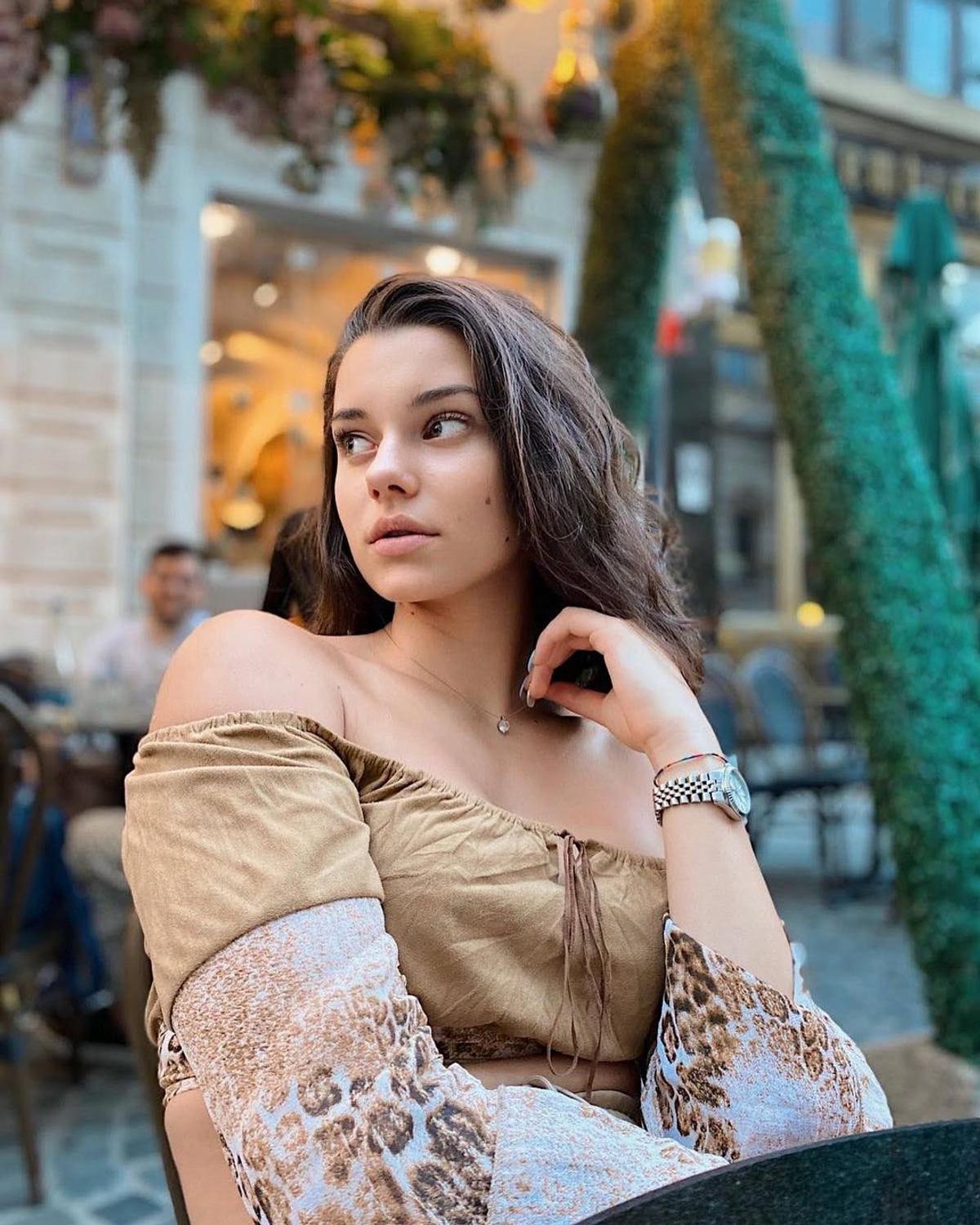  Chelsea Gandrabura