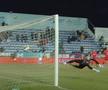 Târnovanu n-a avut nicio șansă la șutul lui Lopez // foto: captură DigiSport