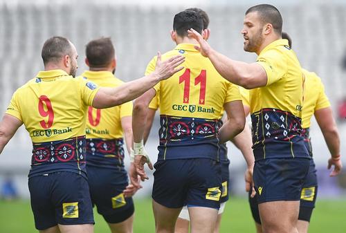 „Tricolorii” felicitându-se după un eseu // foto: Imago Images