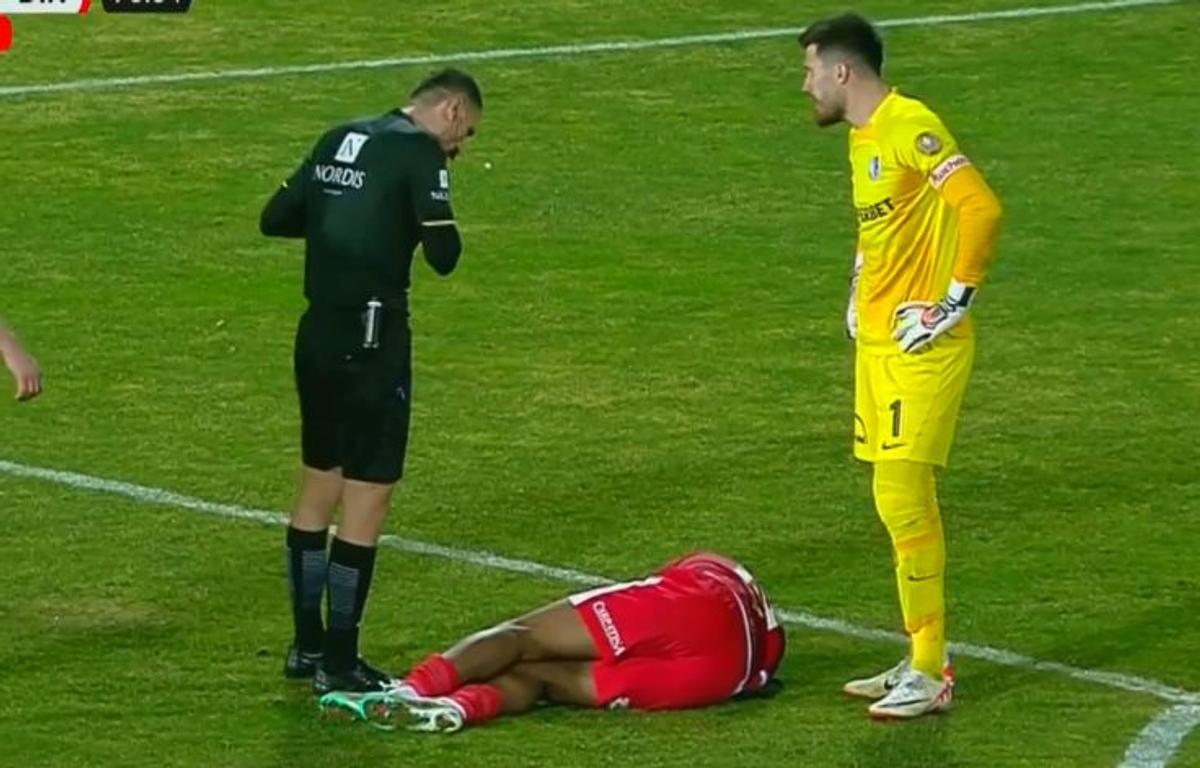 Scandal în Farul - Dinamo » Reacție violentă a lui Larie + Ce spun specialiștii despre momentul respectiv