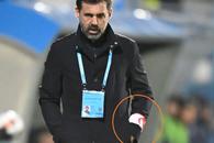 Cum a apărut Kopic la meciul cu Farul » Detaliul observat de reporterii GSP pe brațul antrenorului lui Dinamo + explicația acestuia: „Vreau să jucăm ca ei!”