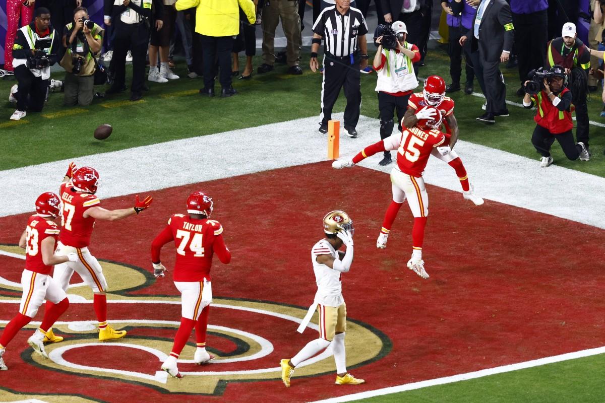 Acuzații grave, după finala Super Bowl: „Meci mai trucat decât cele din wrestlingul profesionist” + Un fan și-a făcut praf TV-ul!