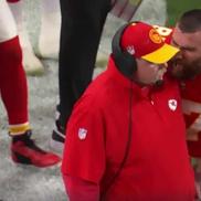 Travis Kelce, furios » Aproape că l-a pus la pământ la Andy Reid
