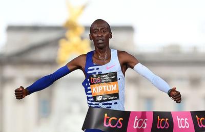 Șocant: Kelvin Kiptum, deţinătorul recordului mondial la maraton și singurul care a coborât sub 2h și un minut, a murit într-un accident rutier!