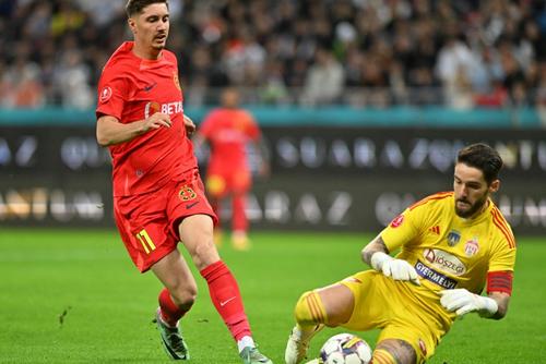 Roland Niczuly într-un duel cu David Miculescu
Foto: facebook/fcsb