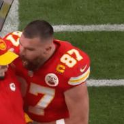 Travis Kelce, furios » Aproape că l-a pus la pământ la Andy Reid