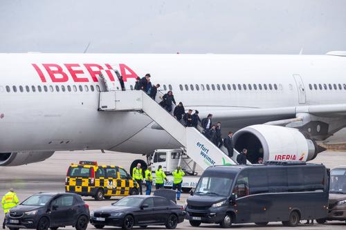 Jucătorii lui Real Madrid, pe aeroportul din Erfurt / Foto: Imago