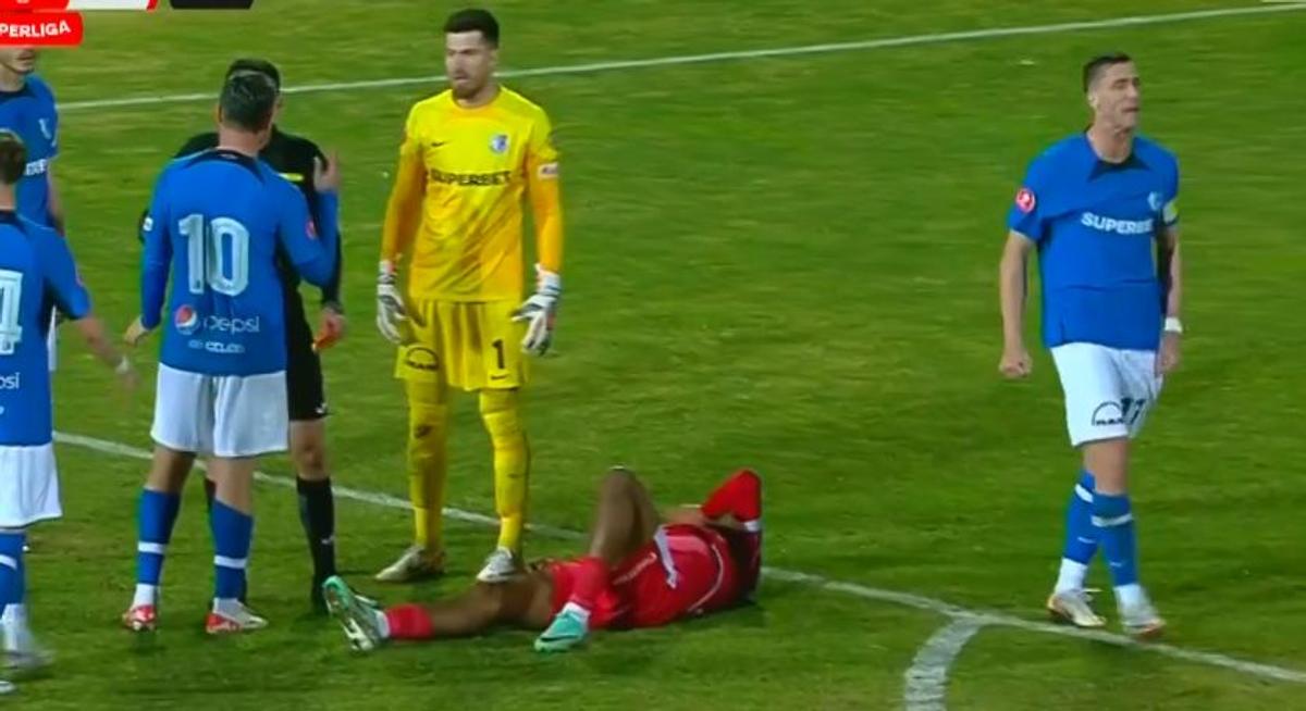Scandal în Farul - Dinamo » Reacție violentă a lui Larie + Ce spun specialiștii despre momentul respectiv