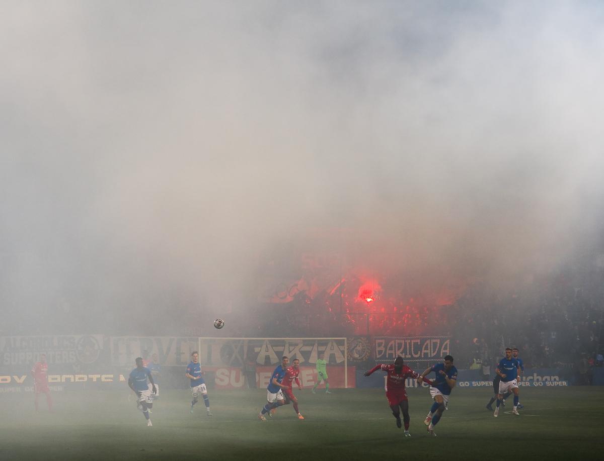 „Lanterna” a luminat mai puternic decât Farul! Dinamo învinge campioana și speră în continuare la salvare! Clasamentul live la retrogradare + Detaliile transmise de reporterii GSP