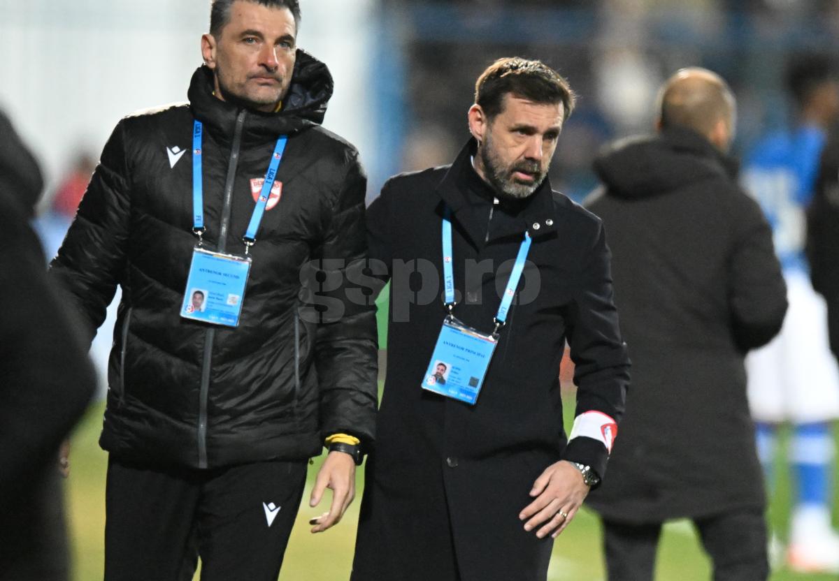 FOTO Zeljko Kopic, banderolă specială cu sigla lui Dinamo la meciul cu Farul