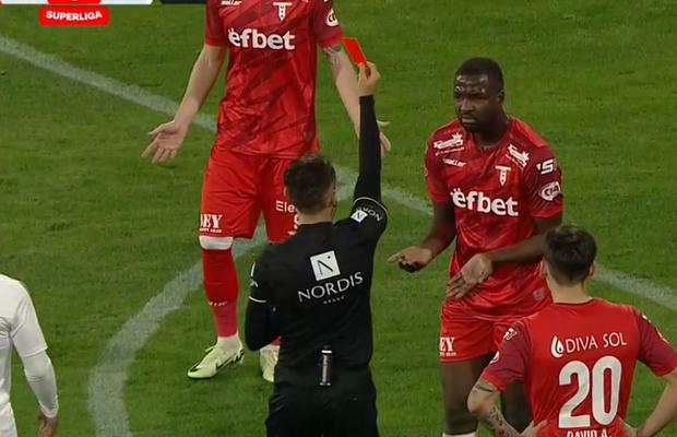 Intrare grosolană în UTA - FC Botoșani! „Centralul” Găman a avut nevoie de VAR