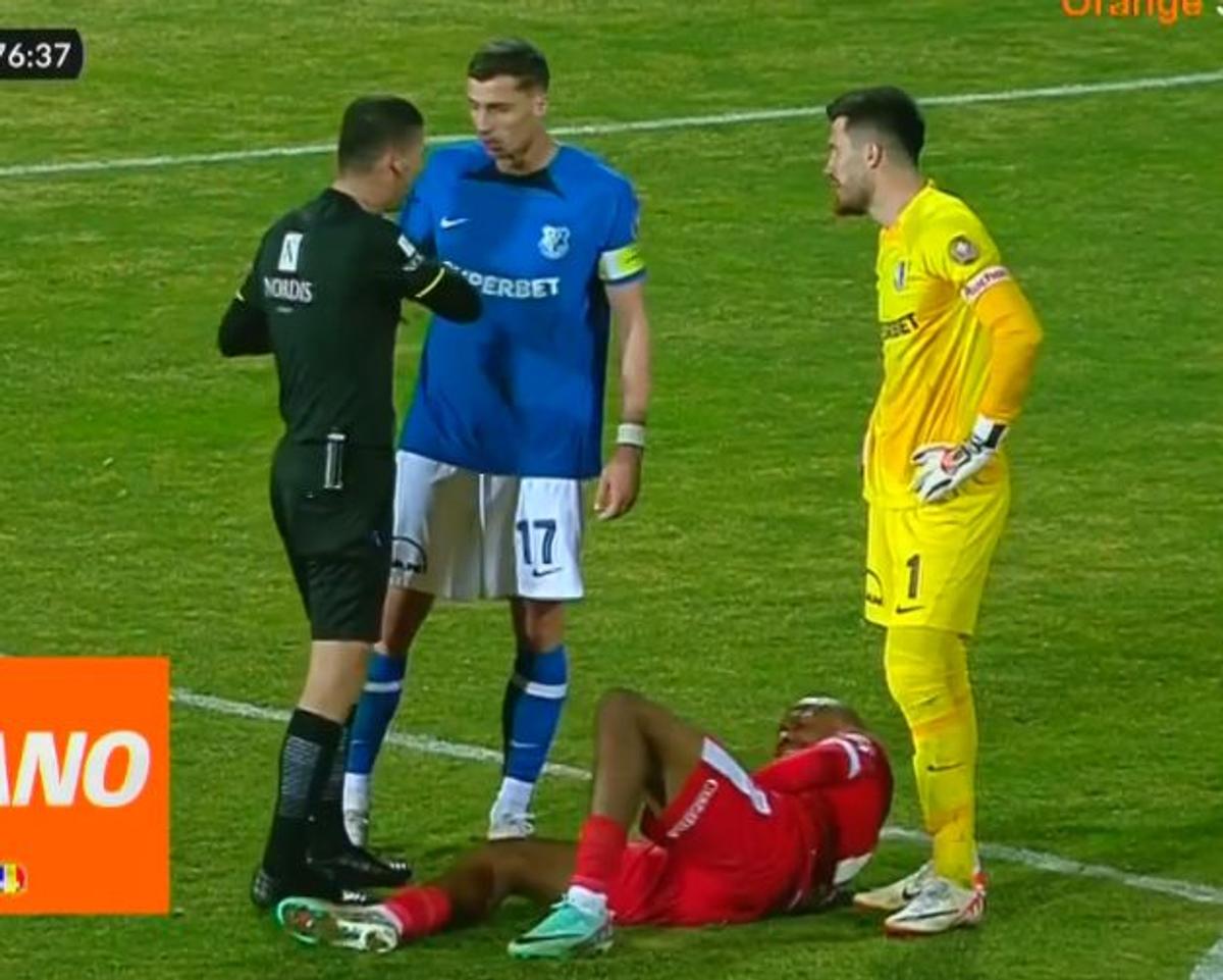 Scandal în Farul - Dinamo » Reacție violentă a lui Larie + Ce spun specialiștii despre momentul respectiv