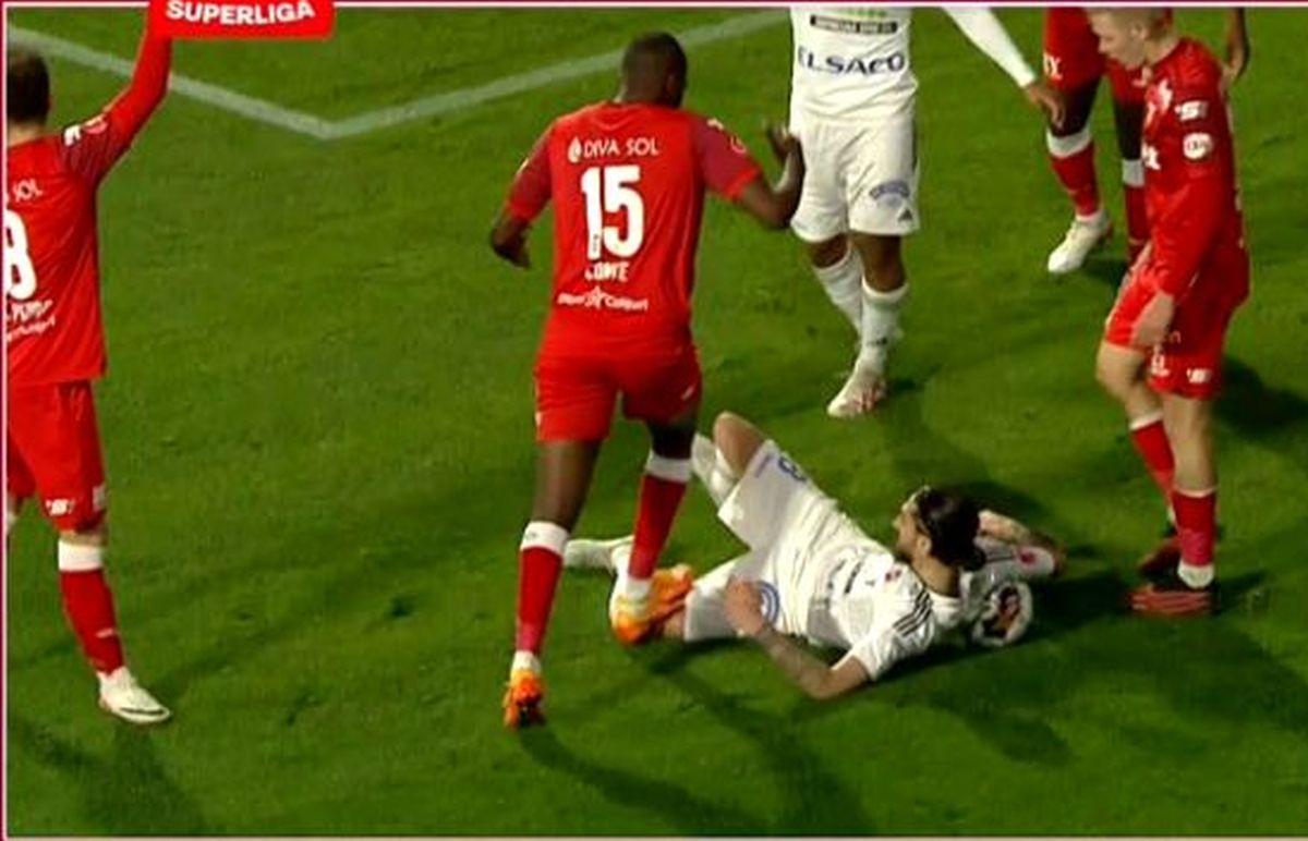 Intrare grosolană în UTA - FC Botoșani! „Centralul” Găman a avut nevoie de VAR