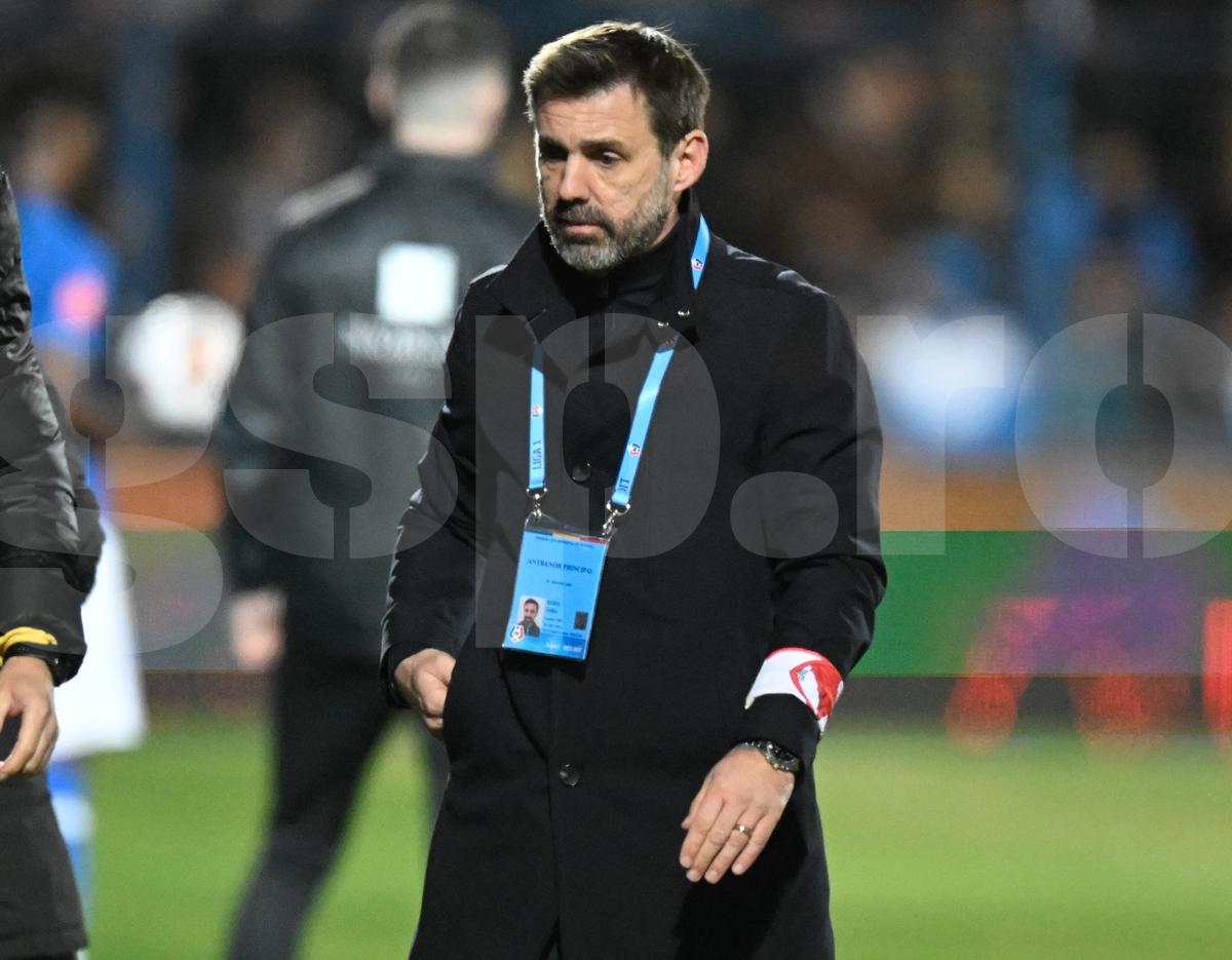FOTO Zeljko Kopic, banderolă specială cu sigla lui Dinamo la meciul cu Farul