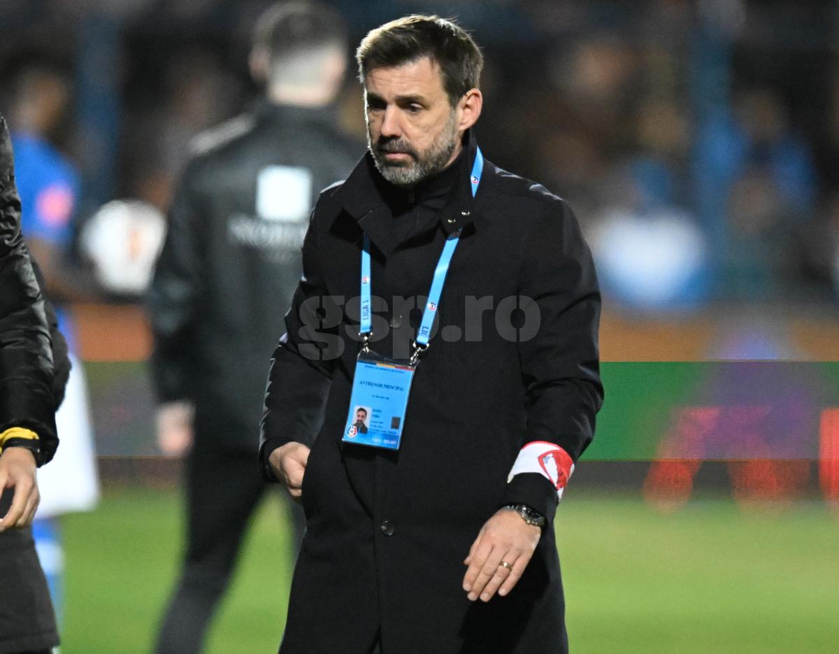 FOTO Zeljko Kopic, banderolă specială cu sigla lui Dinamo la meciul cu Farul