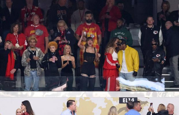 Au pus camerele pe ea la Super Bowl și nimeni nu se aștepta la ce a urmat » Fanii au luat-o razna!