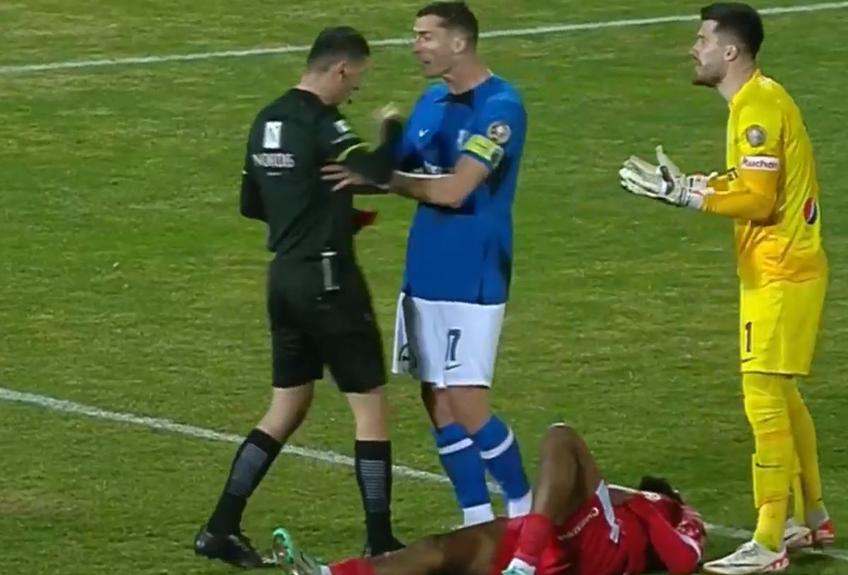 Marcel Bîrsan i-a arătat eronat cartonașul roșu lui Alexandru Buzbuchi, în minutul 77 al meciului Farul - Dinamo, după un contact cu Hakim Abdallah. Decizia a fost întoarsă de VAR, dar a provocat un veritabil scandal.