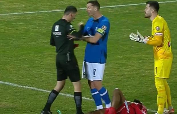 Scandal în Farul - Dinamo » Reacție violentă a lui Larie + Ce spun specialiștii despre momentul respectiv