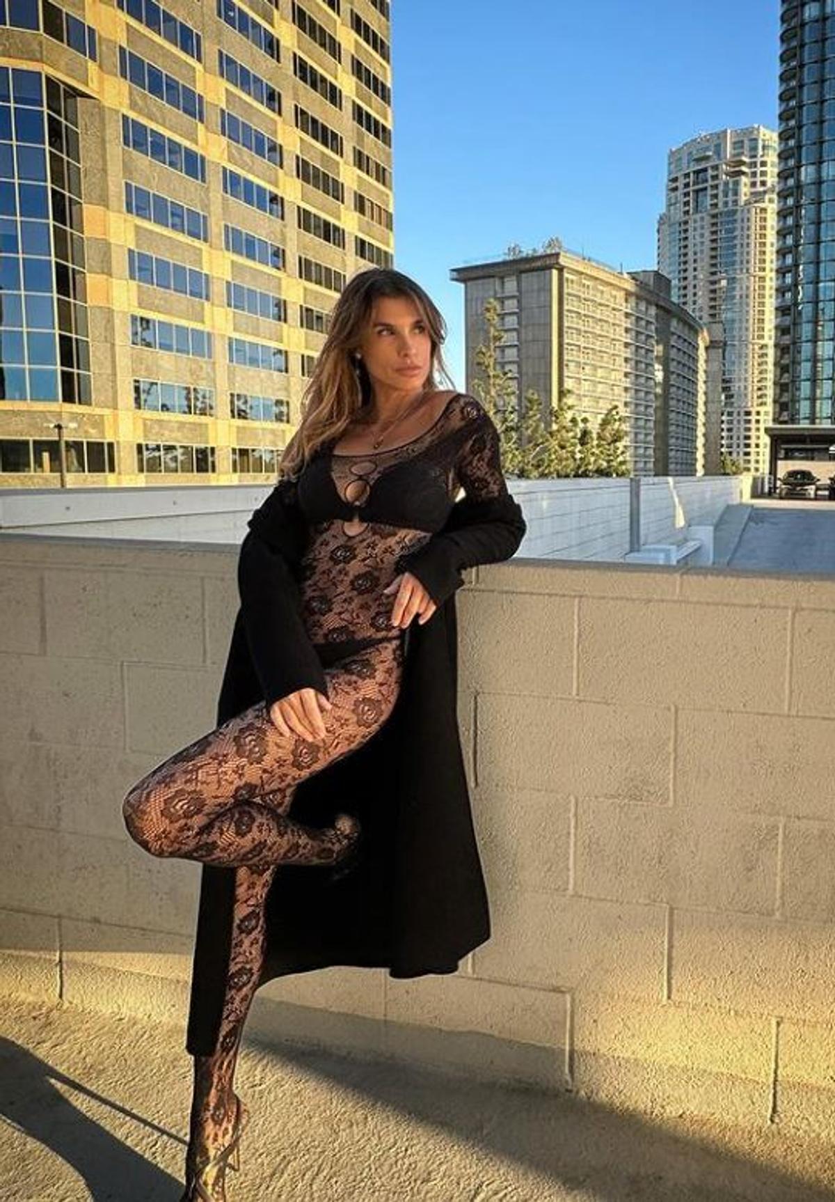 „A fost sau nu blat Tyson vs Paul?” » Elisabetta Canalis a apărut la meci într-o ținută electrizantă, iar iubitul ei român a dat verdictul