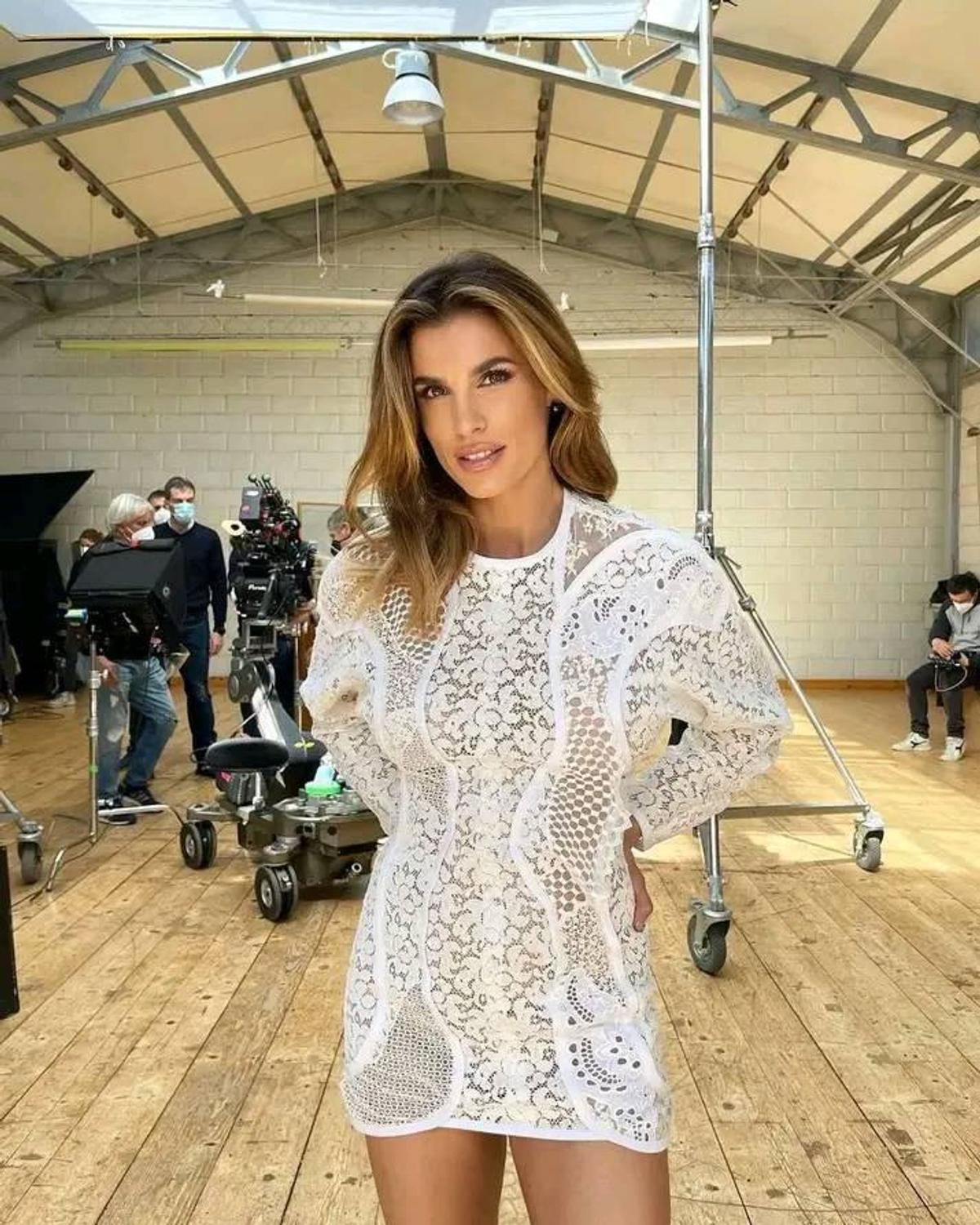 „A fost sau nu blat Tyson vs Paul?” » Elisabetta Canalis a apărut la meci într-o ținută electrizantă, iar iubitul ei român a dat verdictul