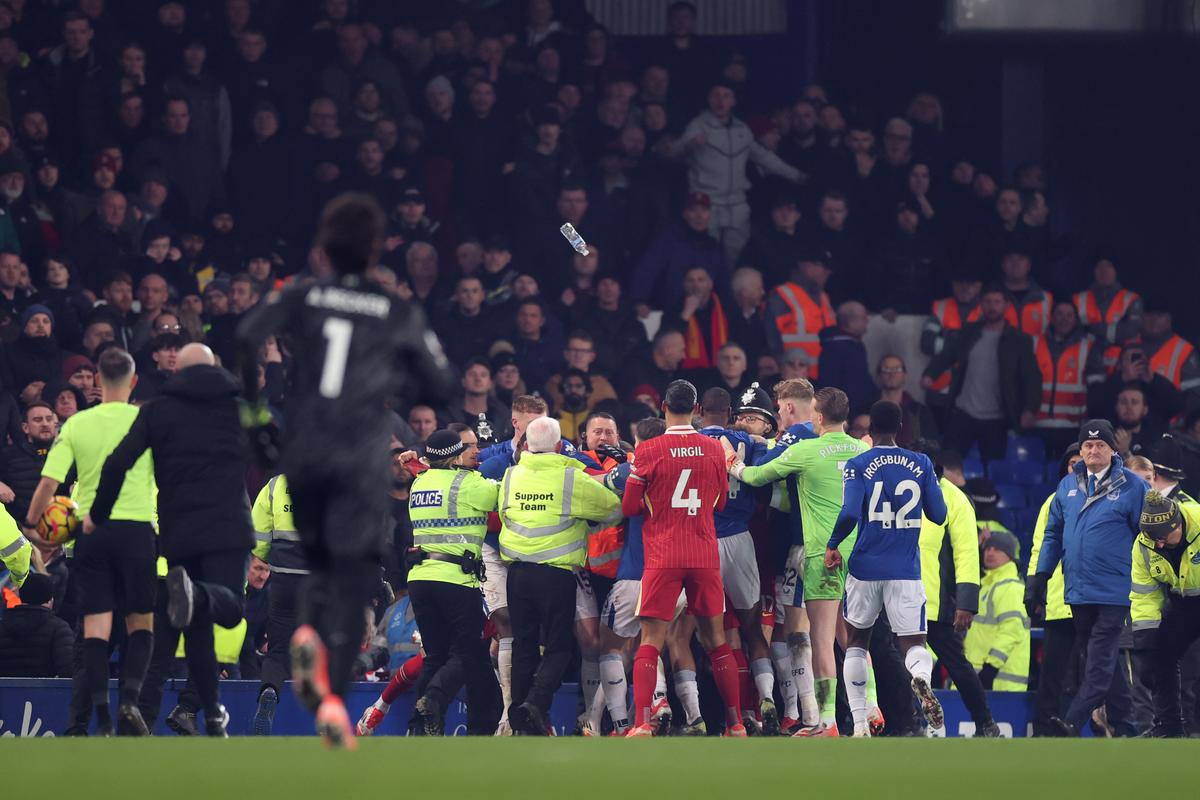 Final cu scandal la Everton - Liverpool