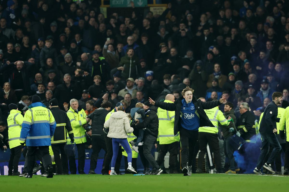 „E o nedreptate de c***t” » I-au citit pe buze lui Arne Slot cuvintele dure la adresa lui Michael Oliver, după Everton - Liverpool