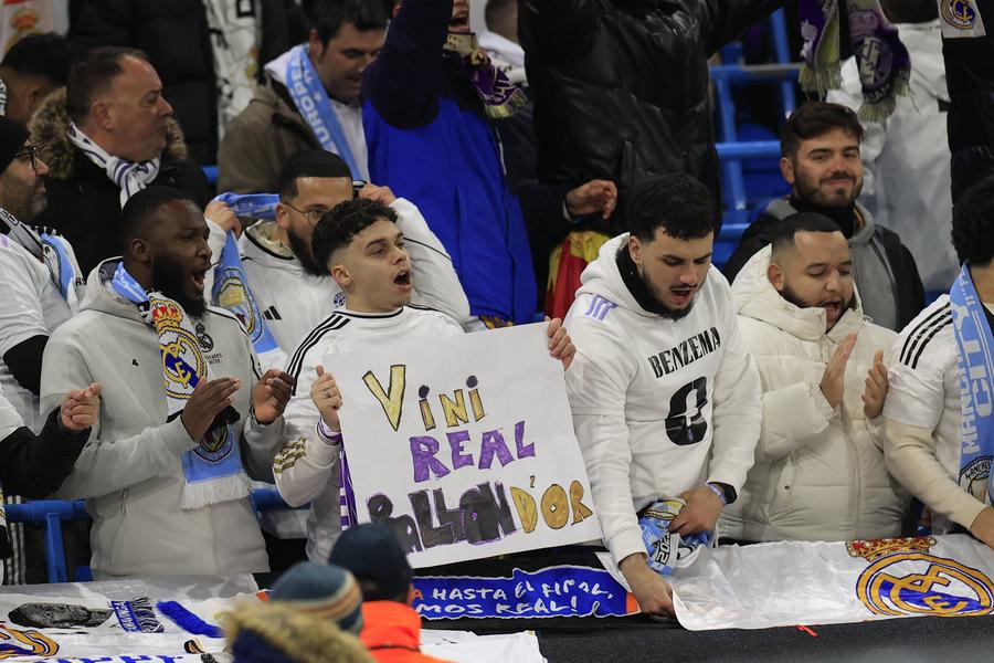 Mesajul de răspuns al fanilor lui Real Madrid la bannerul ironic al celor de la Manchester City la adresa lui Vinicius Junior / Foto: Imago 300