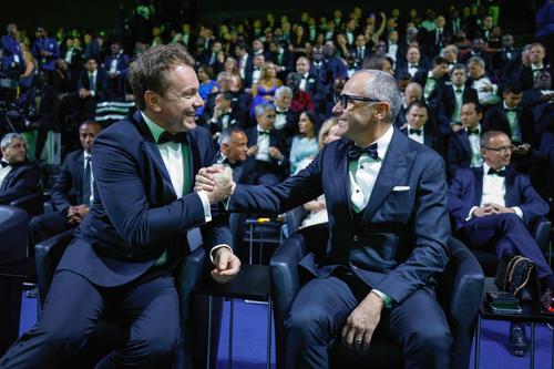 Stefano Domenicali (dreapta) în timpul evenimentului care a avut loc în Kigali, Rwanda, în luna decembrie 2024 // Foto: Imago