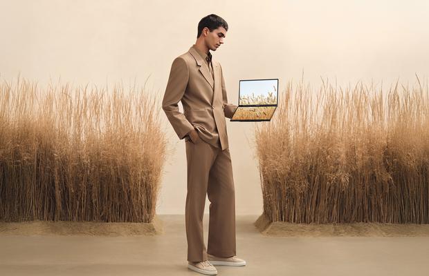 Descoperă lumea posibilităților infinite cu ASUS Zenbook Duo: laptopul dual-screen care redefinește portabilitatea și performanța