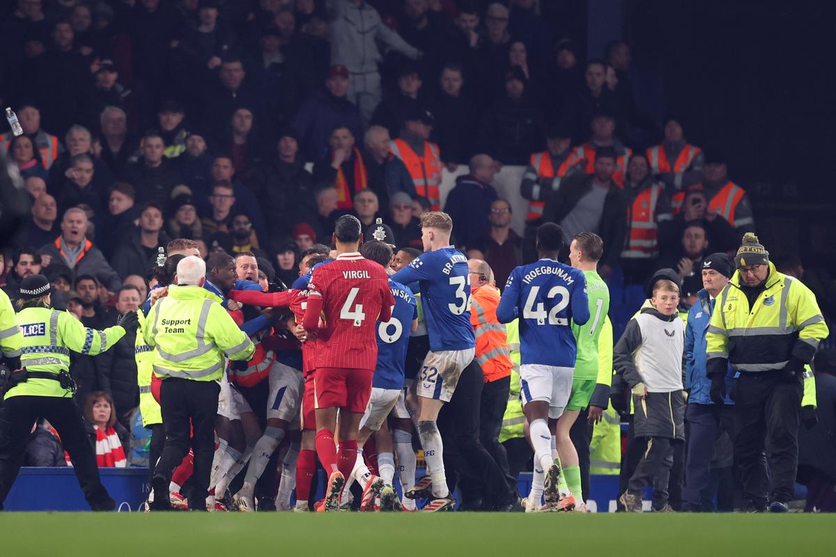 Final cu scandal la Everton - Liverpool