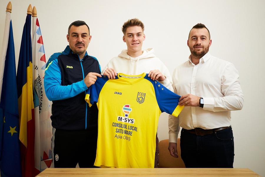 Patric Toderean (20 de ani) va evolua la UTA Arad. Foto: CSM Satu Mare Transfer neașteptat la UTA Arad » A fost la CFR Cluj și este al șaptelea jucător adus de Mircea Rednic pentru a acoperi acel post în acest sezon!