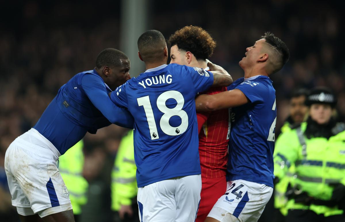 „E o nedreptate de c***t” » I-au citit pe buze lui Arne Slot cuvintele dure la adresa lui Michael Oliver, după Everton - Liverpool